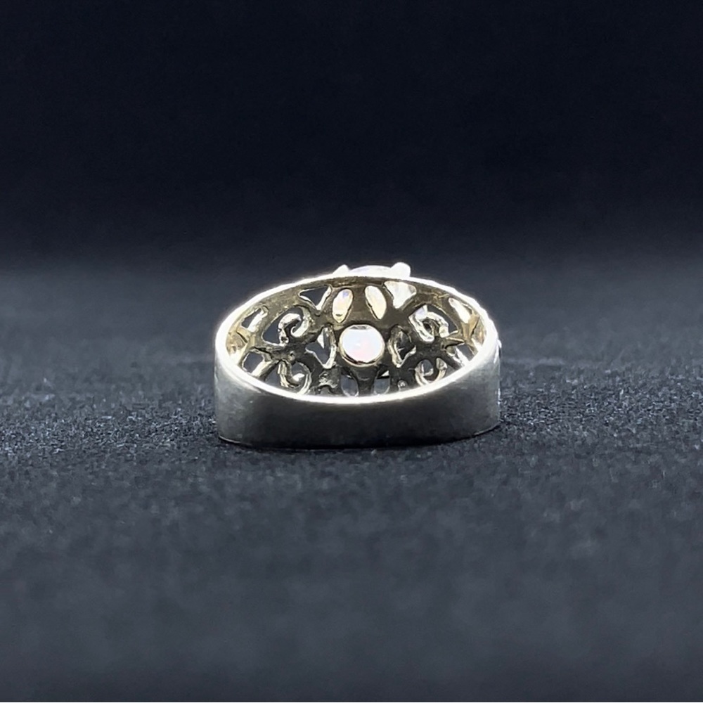 LARGE ENGAGEMENT RING - Picture 4 of 4